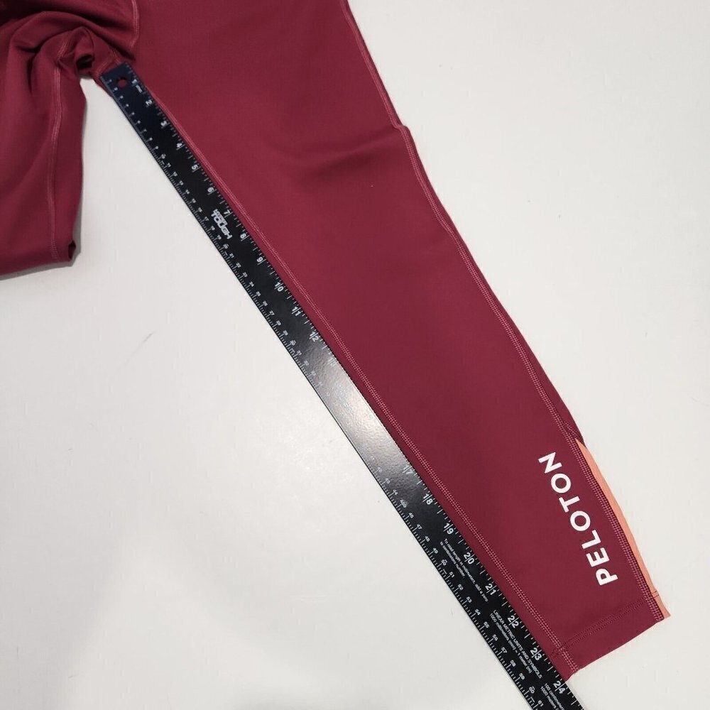 Peloton Move Rib Insert Capri Leggings‎ Womens M Maroon Peach Spinning Athletic - Picture 7 of 9